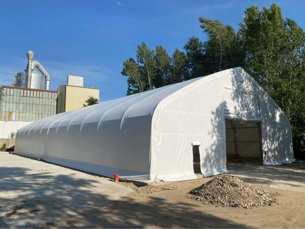 Realizácia sedlovej plachtovej haly Hagro širokej 15 m a viac