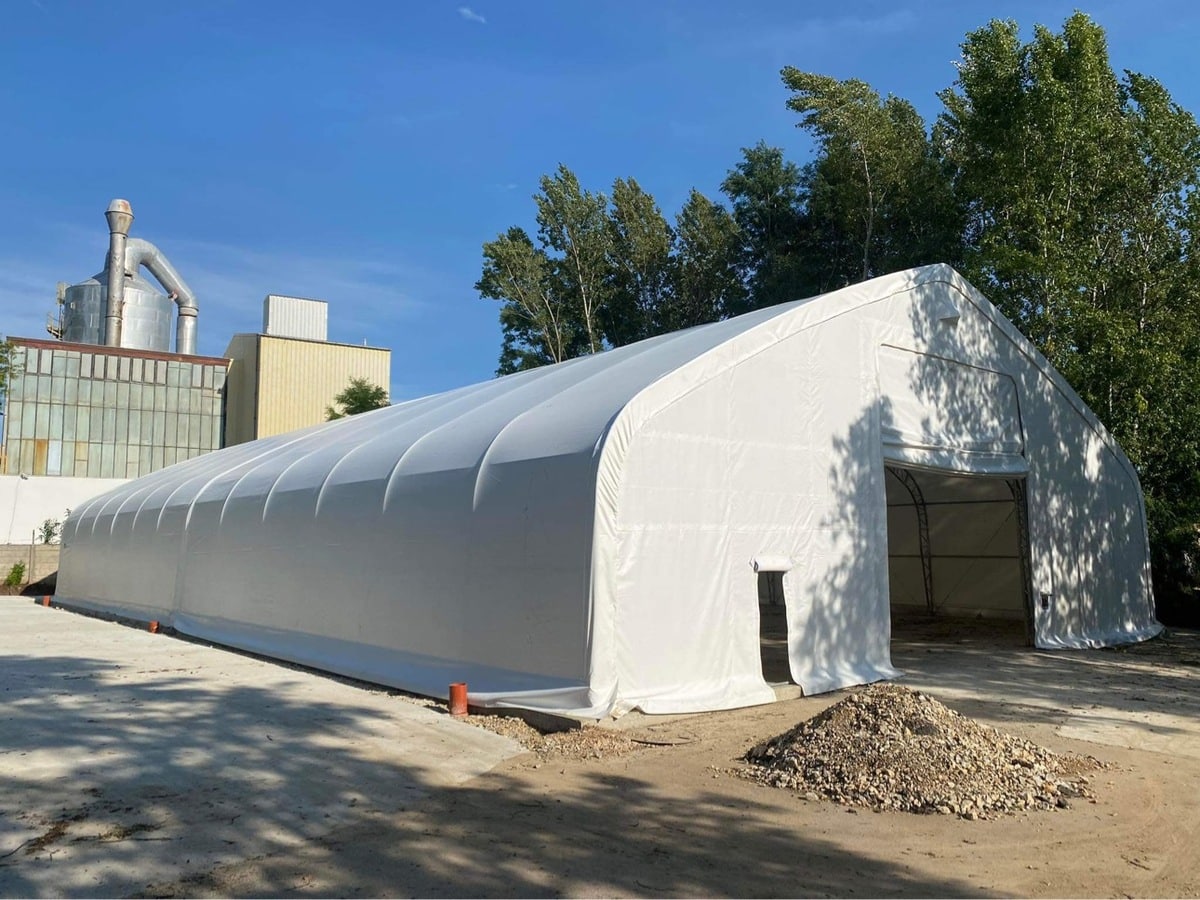 Realizácia sedlovej plachtovej haly Hagro širokej 15 m a viac